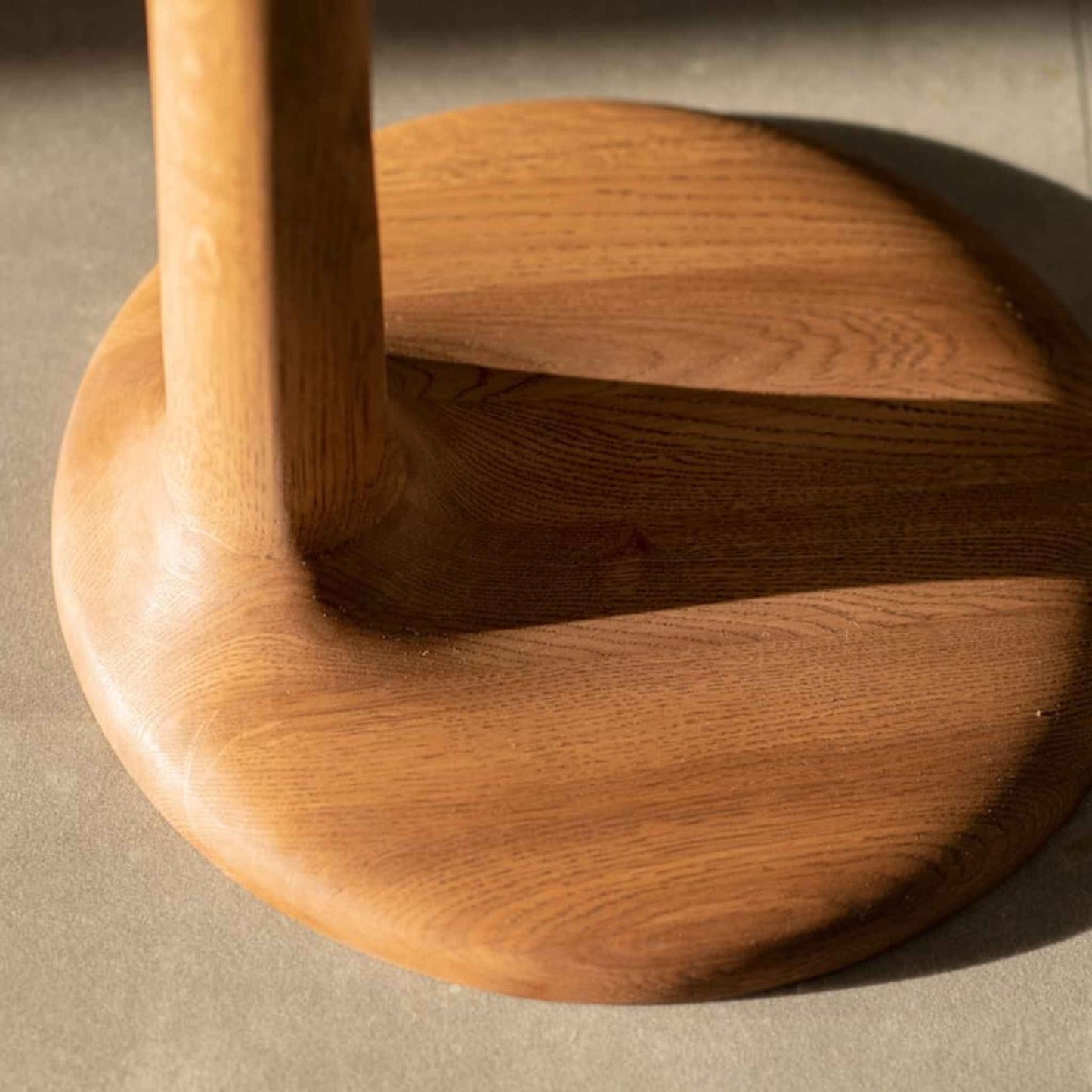 Close-up of the ÉTAUDORÉ Albula table base showing soft curves and hand-finished details
