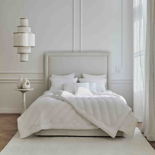 Interior arrangement with the ÉTAUDORE winter handmade alpaca duvet