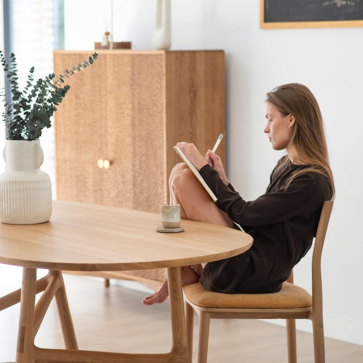 Interior arrangement with the ÉTAUDORÉ Areuse highboard, made to order from solid oak wood