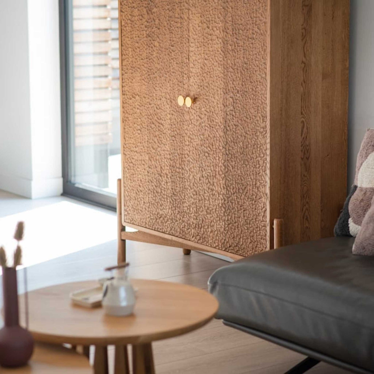 Interior arrangement with the ÉTAUDORÉ Areuse highboard, made to order from solid oak wood