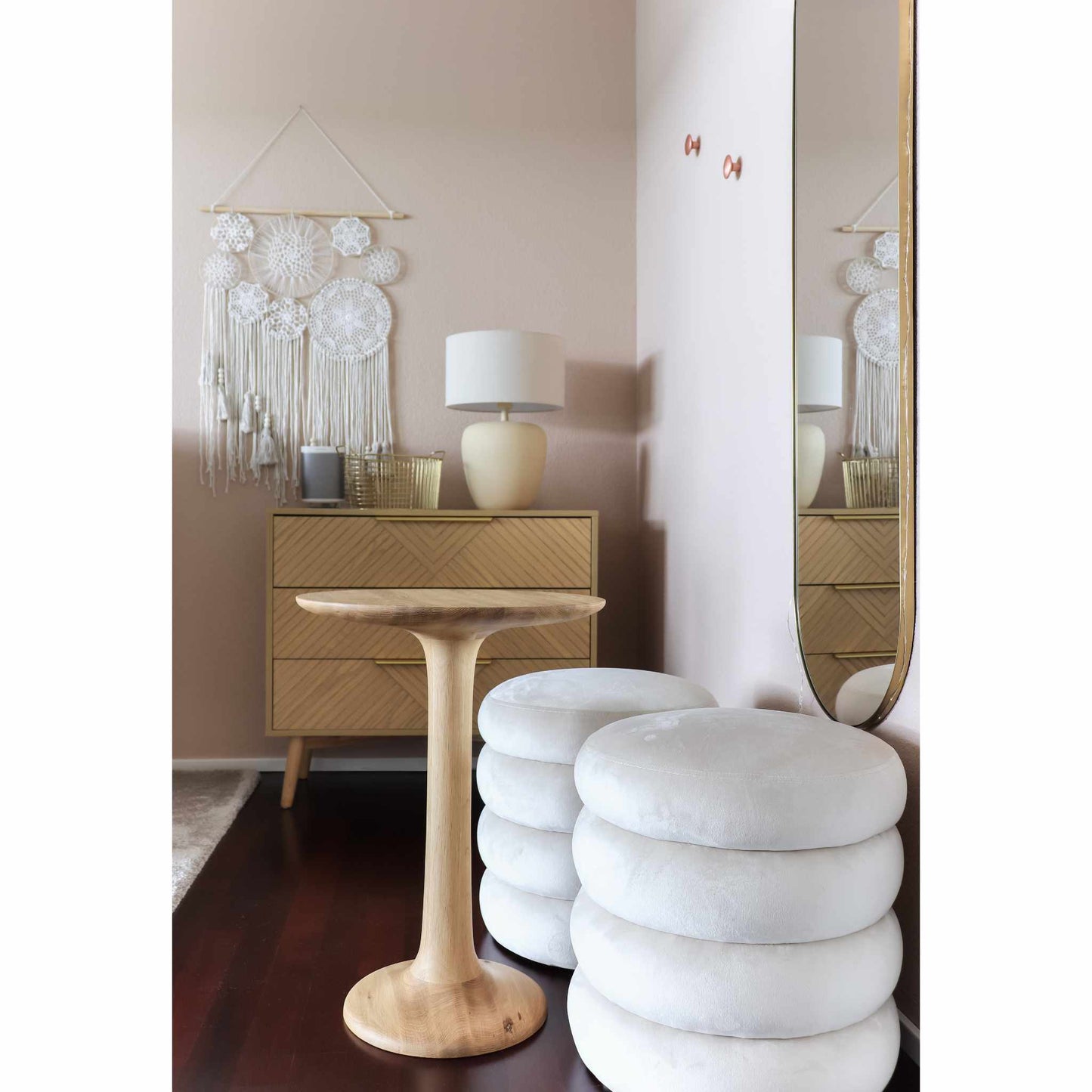 Interior arrangement with the ÉTAUDORÉ Lianna side table crafted from solid oak wood