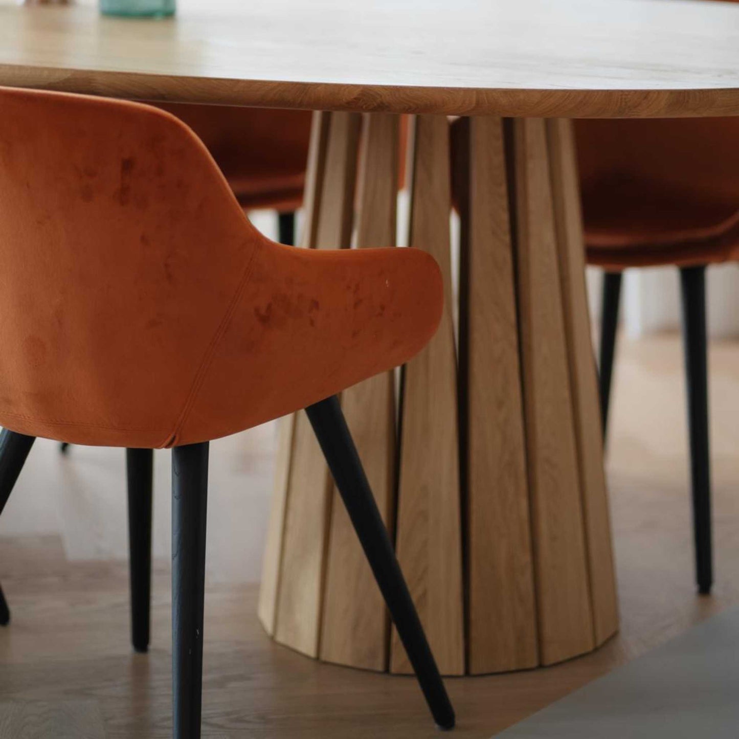 Base detail of the ÉTAUDORÉ Noemi Rounded Oval Table made from solid oak wood in raw finish, designed in collaboration with Noemi Gwalter Rubino