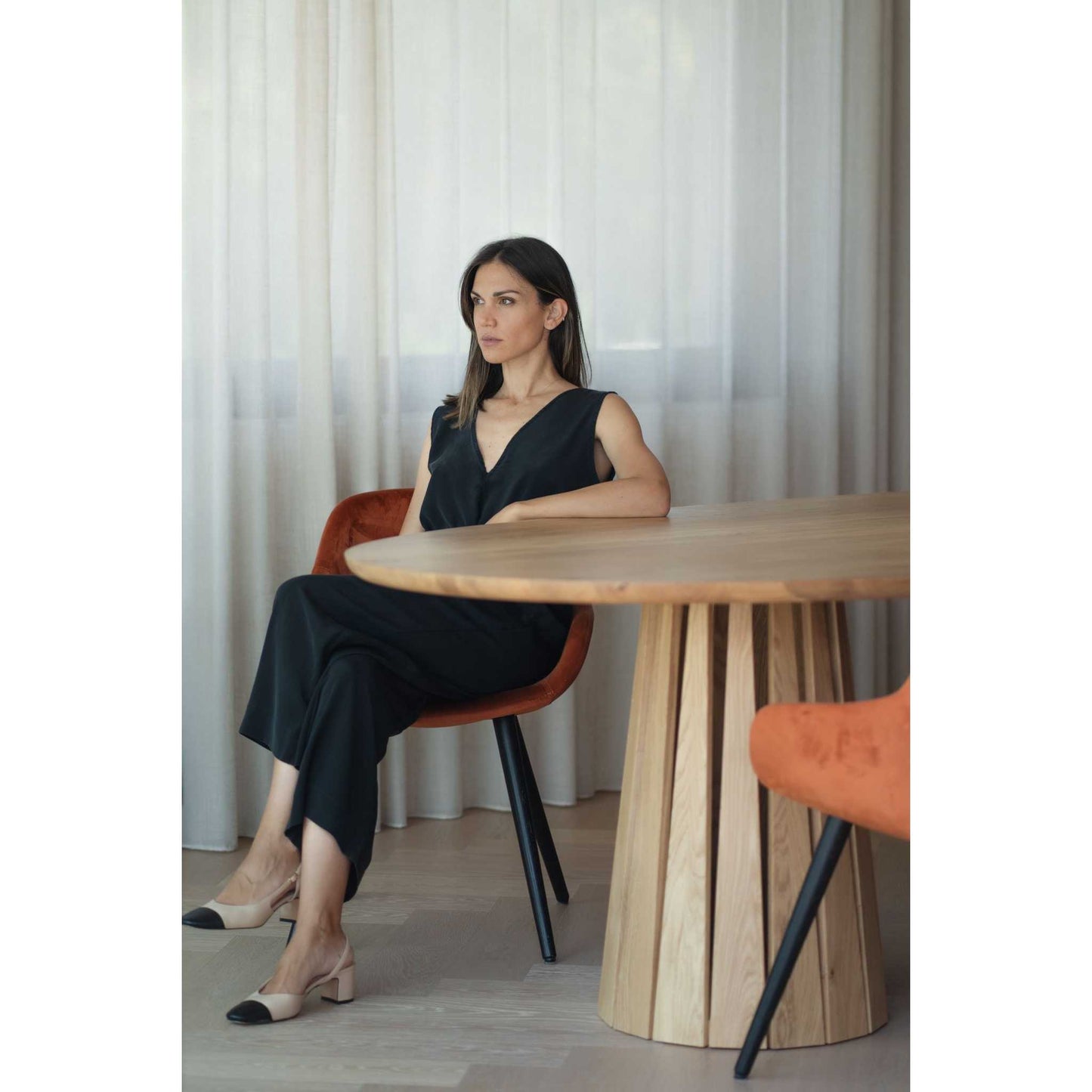 ÉTAUDORÉ Noemi Rounded Oval Table made from solid oak wood in raw finish, designed in collaboration with Noemi Gwalter Rubino