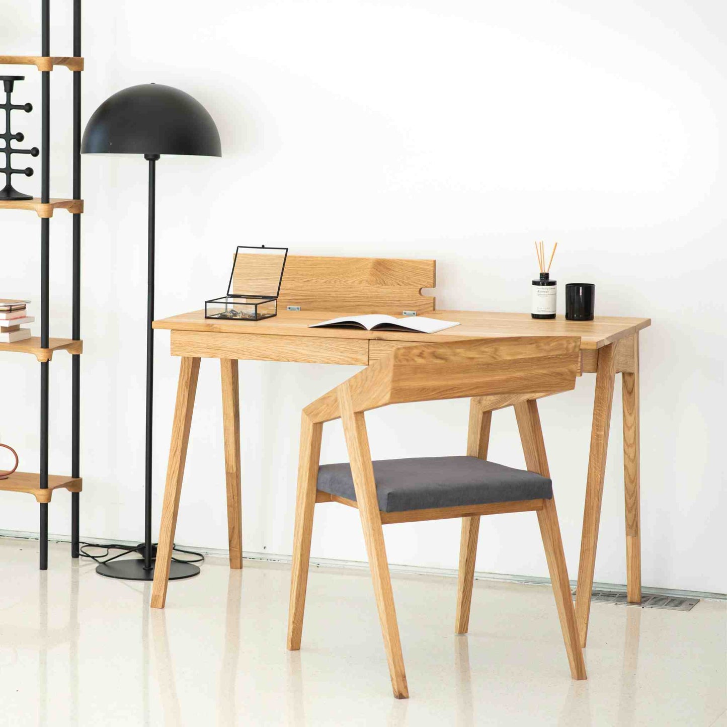 ÉTAUDORÉ Parsenn Solid Oak Wood Chair with Anthracite Gray Upholstery