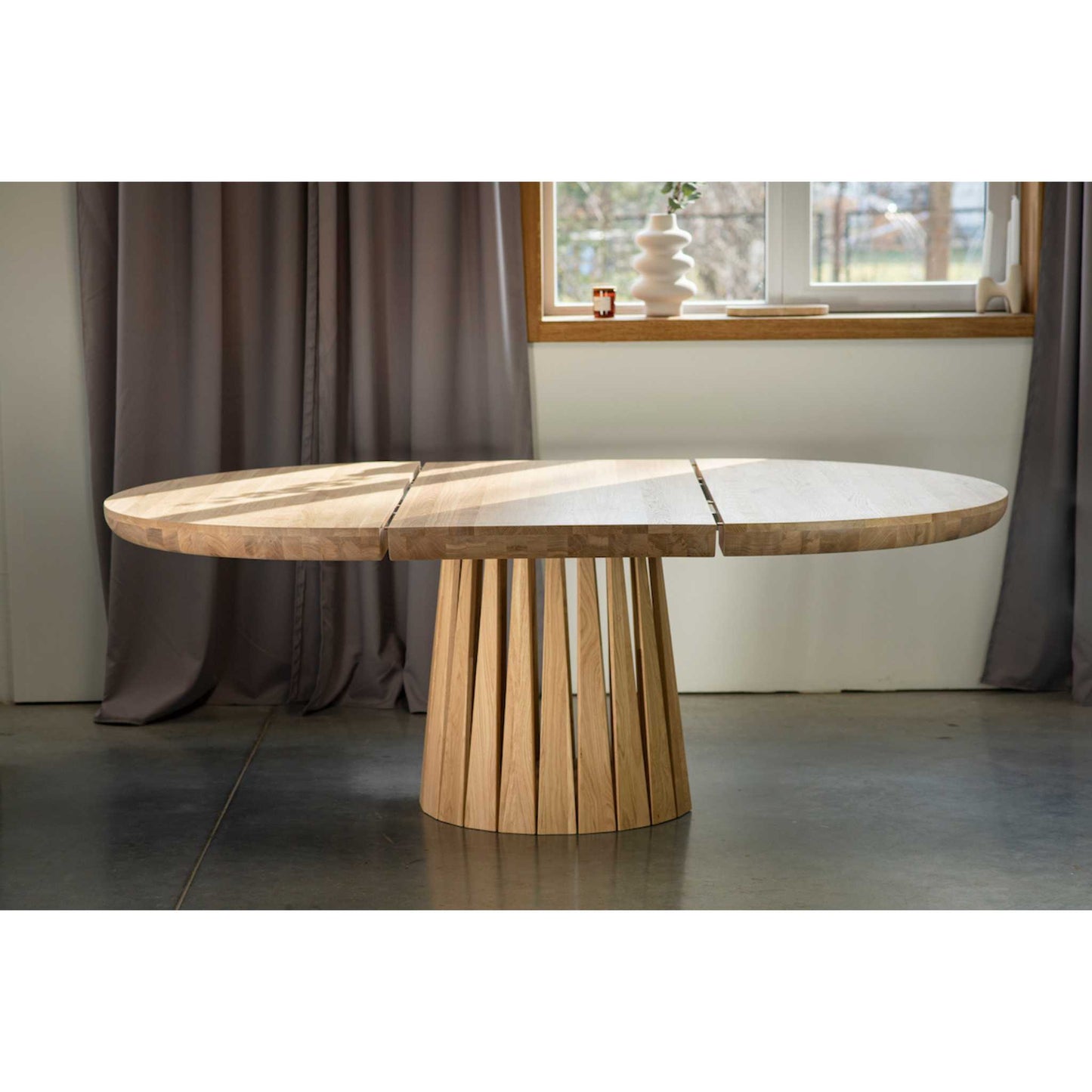 ÉTAUDORÉ Rigi Extendable Solid Oak Table with a Multi-Faceted Base -Extension Inserted