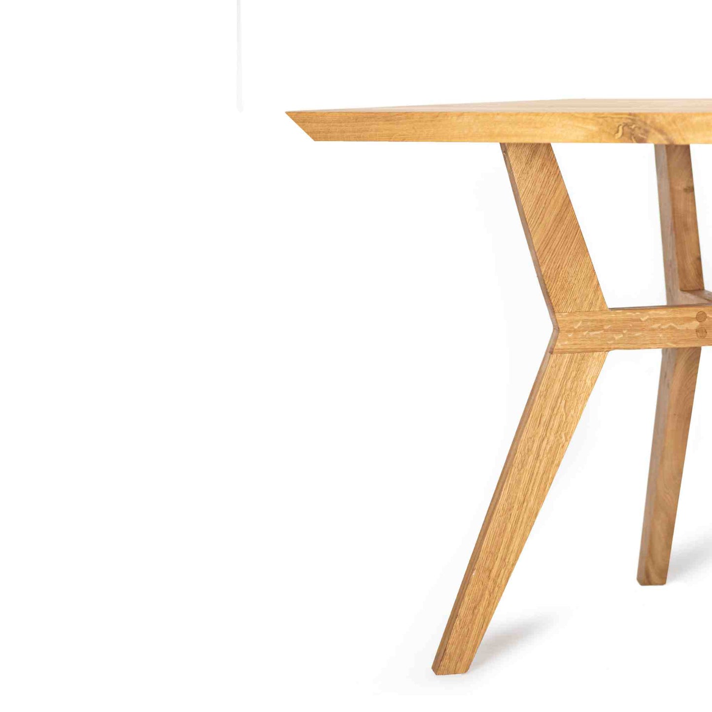 Detail of the Lyskamm Round Dining Table in Solid Oak Wood