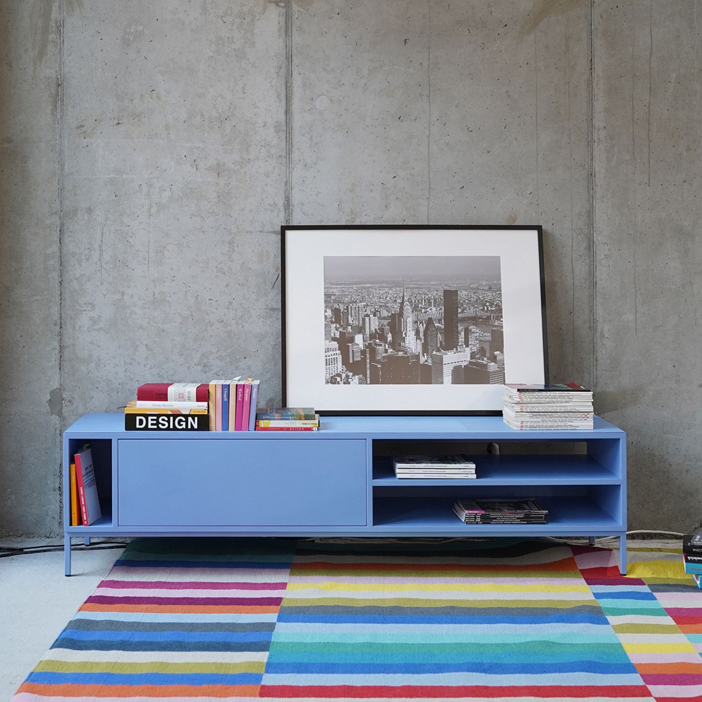 Sarine Lowboard in sky blue color, powder-coated steel, elegant and modern piece of furniture for your living room