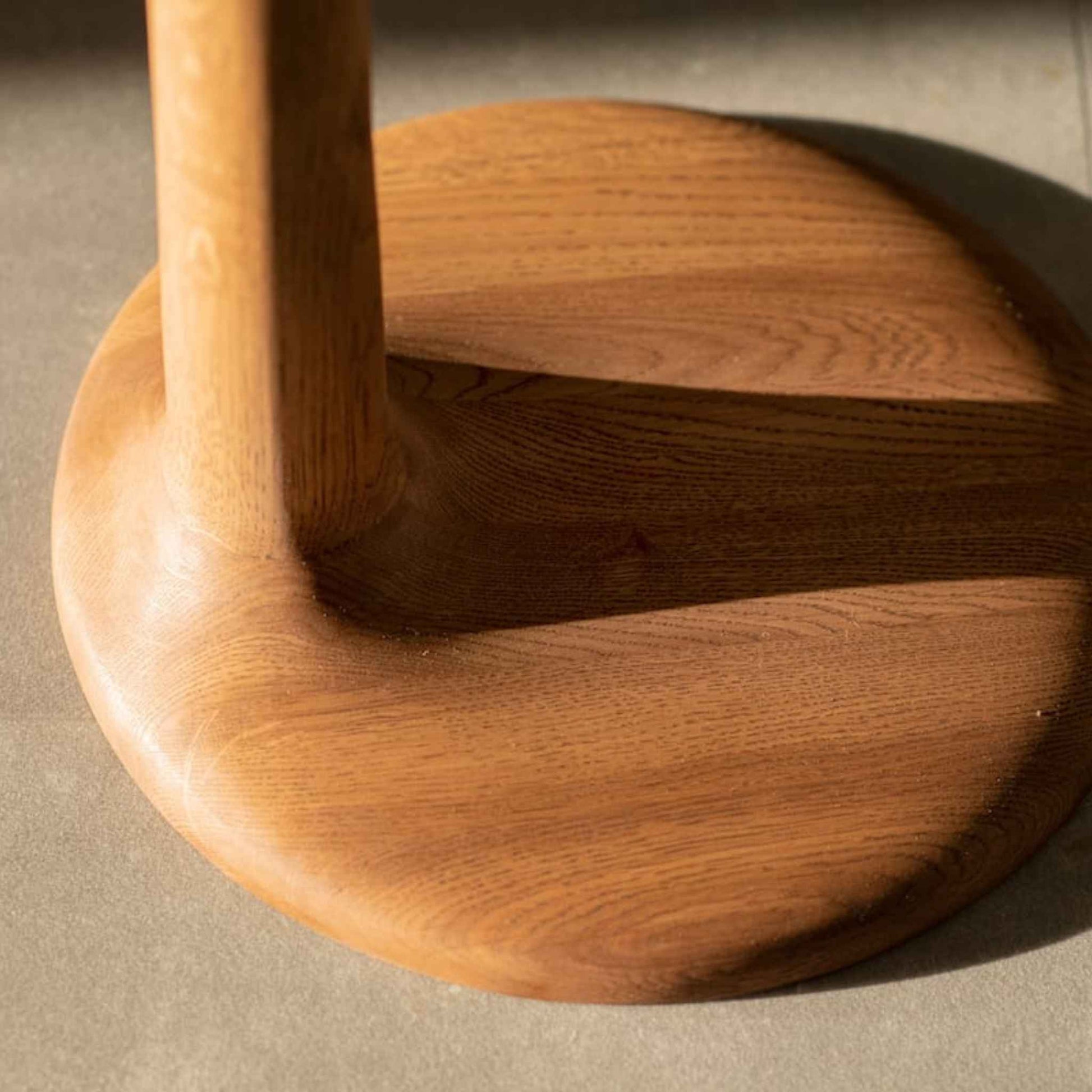 Close-up of the ÉTAUDORÉ Albula table base showing soft curves and hand-finished details