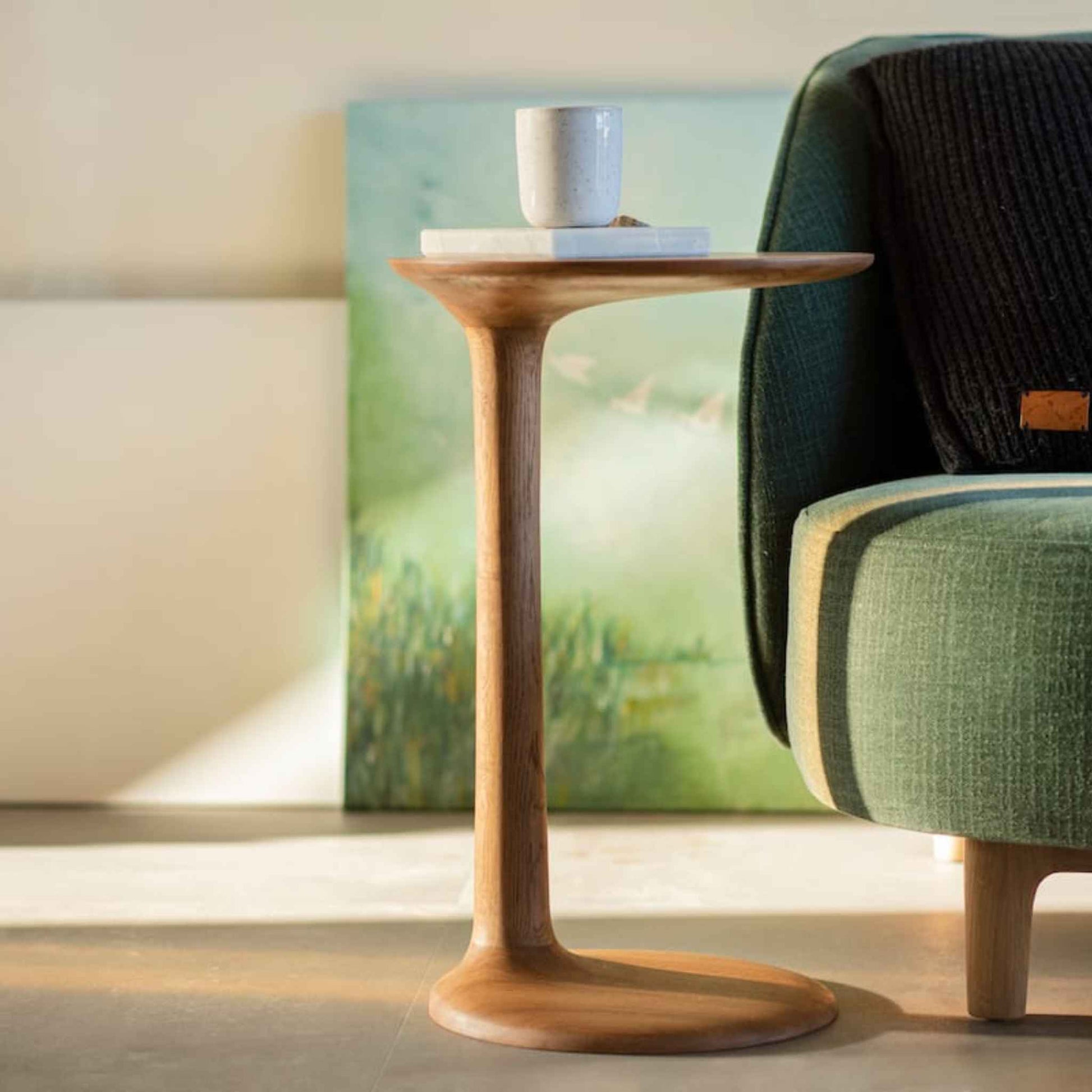 Side view of the ÉTAUDORÉ Albula table highlighting its elegant shape