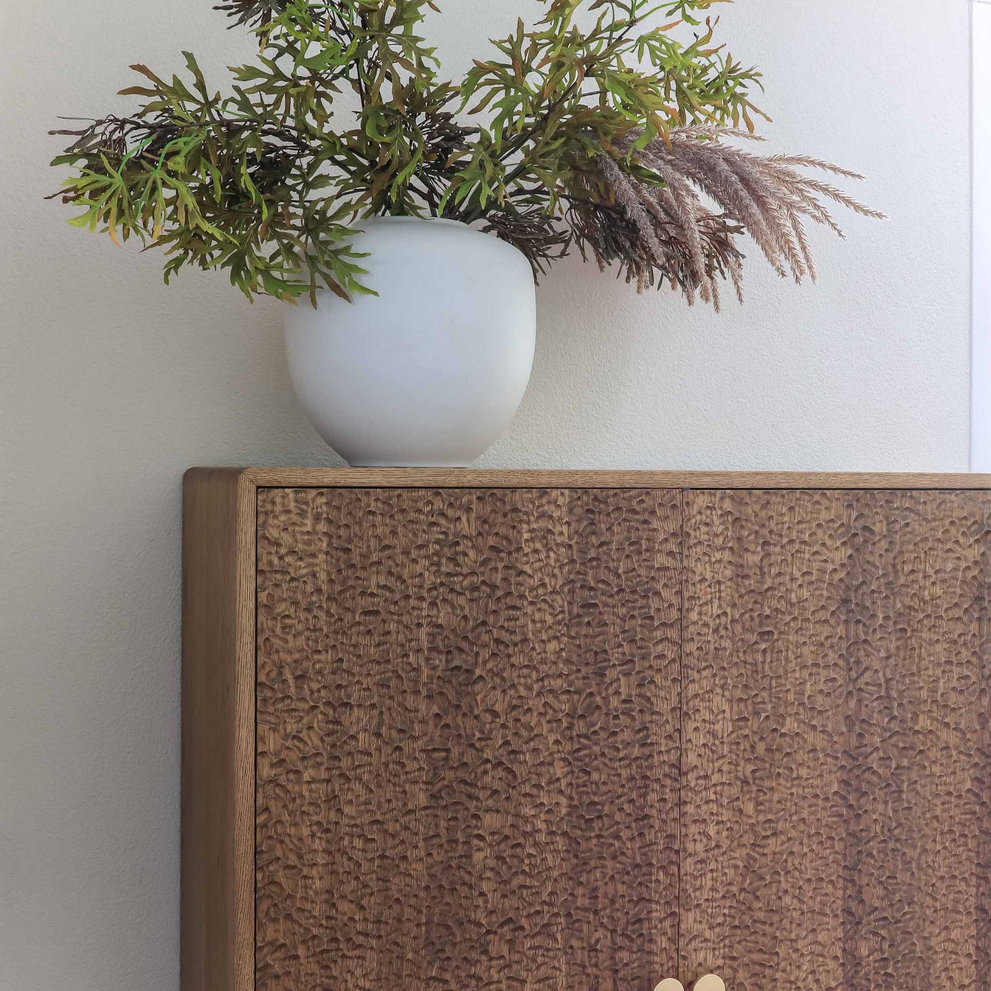 Deco detail of the ÉTAUDORÉ Areuse highboard, made to order from solid oak wood