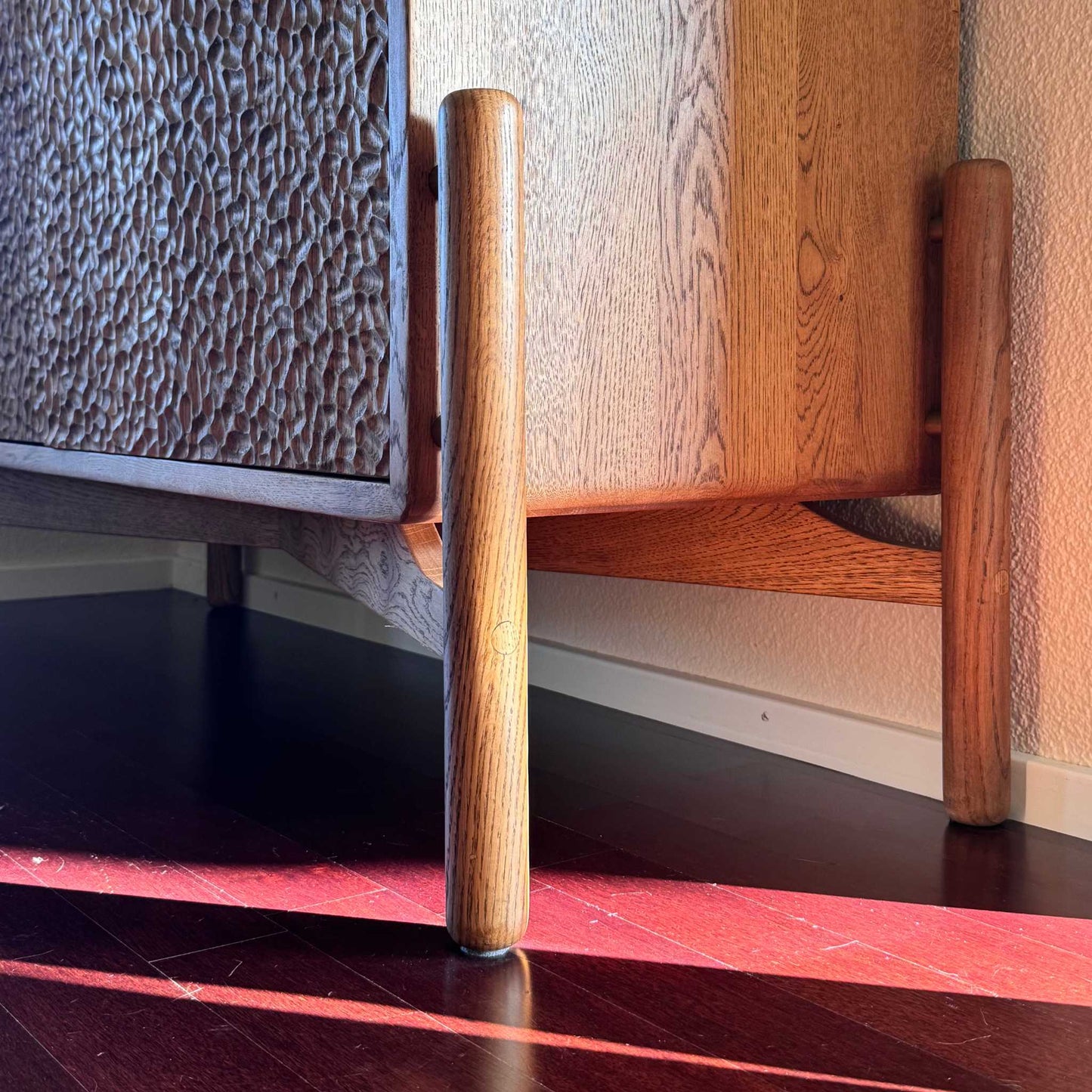 Legs detail of the ÉTAUDORÉ Areuse highboard, made to order from solid oak wood