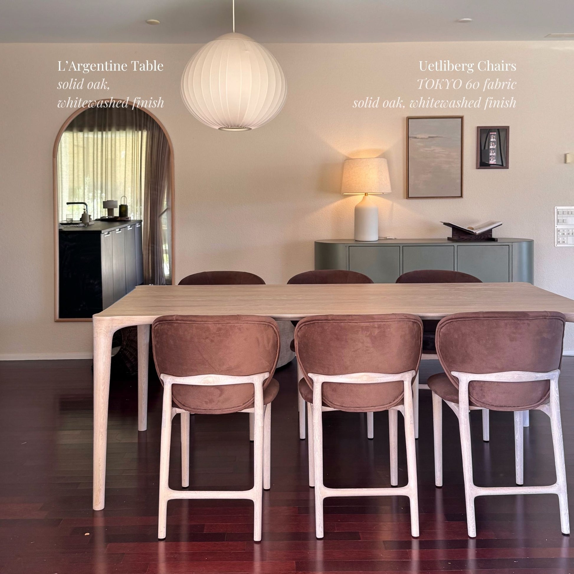 L'Argentine Table in solid oak in whitewashed finish , together with Uetliberg chairs in whitewashed finish and TOKYO 60 fabric