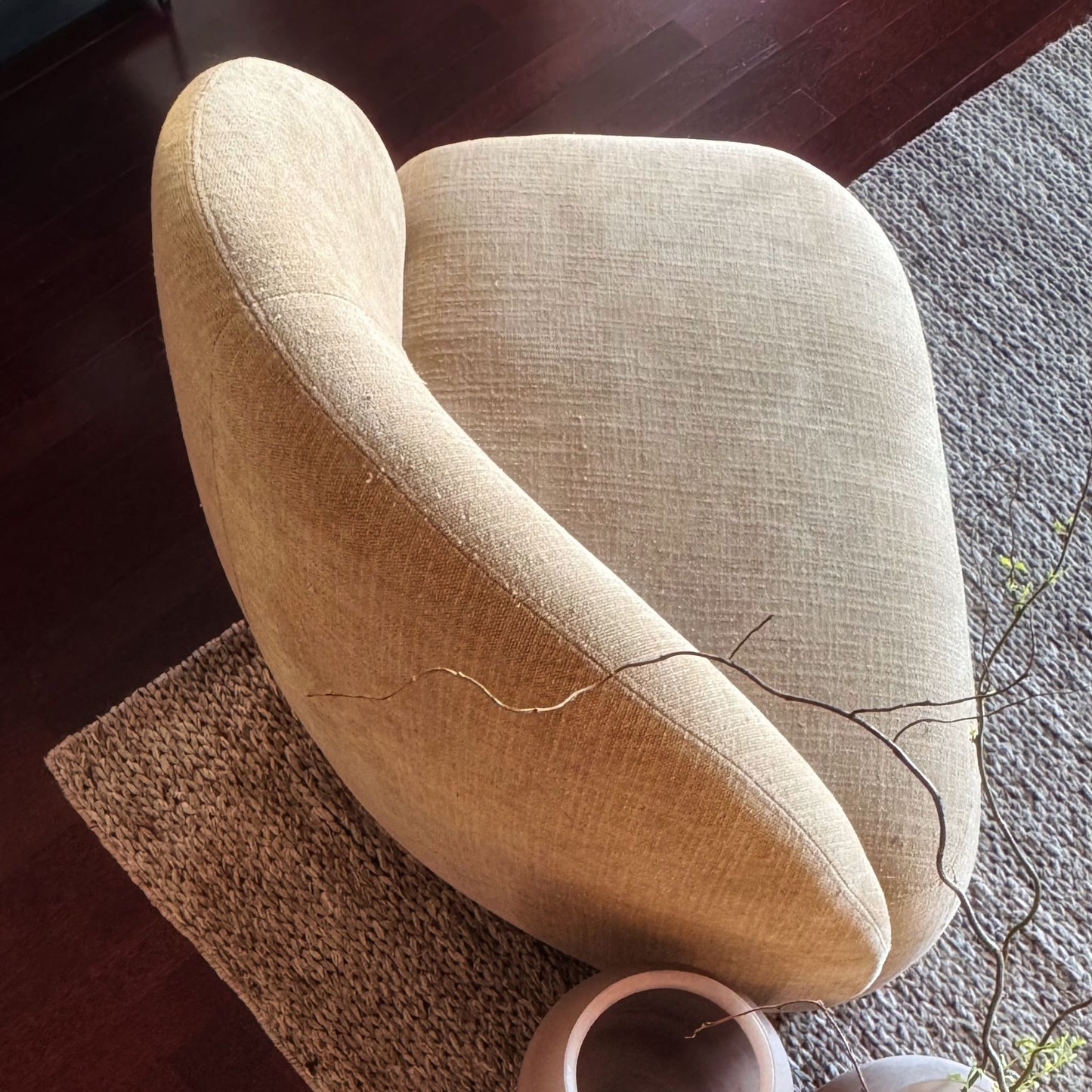 Organic Sofa S in the ÉTAUDORÉ showroom in Thalwil