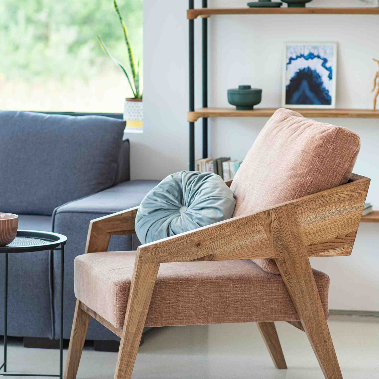 ÉTAUDORÉ Parsenn Armchair and Footrest in solid oak wood with high quality muted rose pink color upholstery