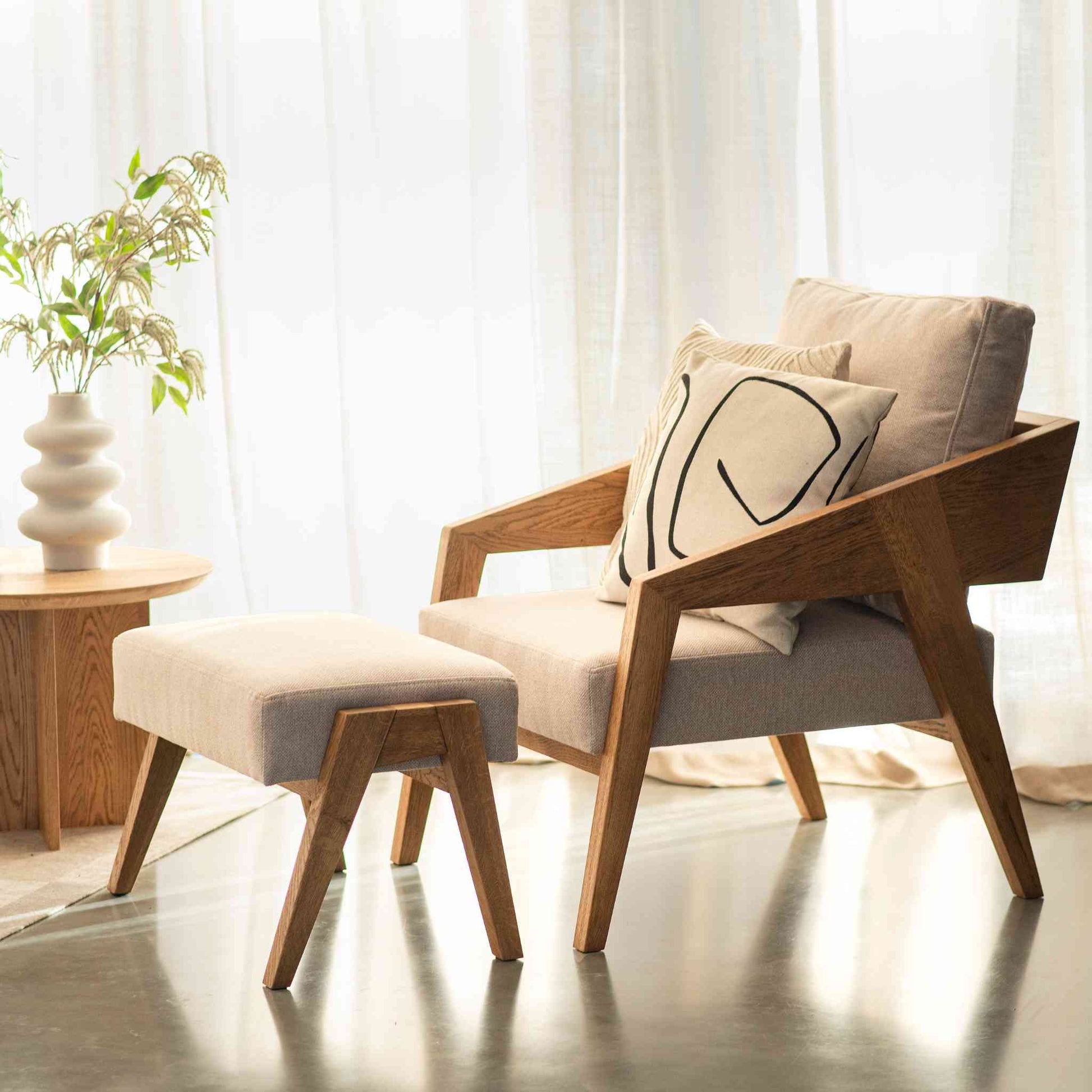 ÉTAUDORÉ Parsenn Armchair and Footrest in solid oak wood with high quality cream color upholstery