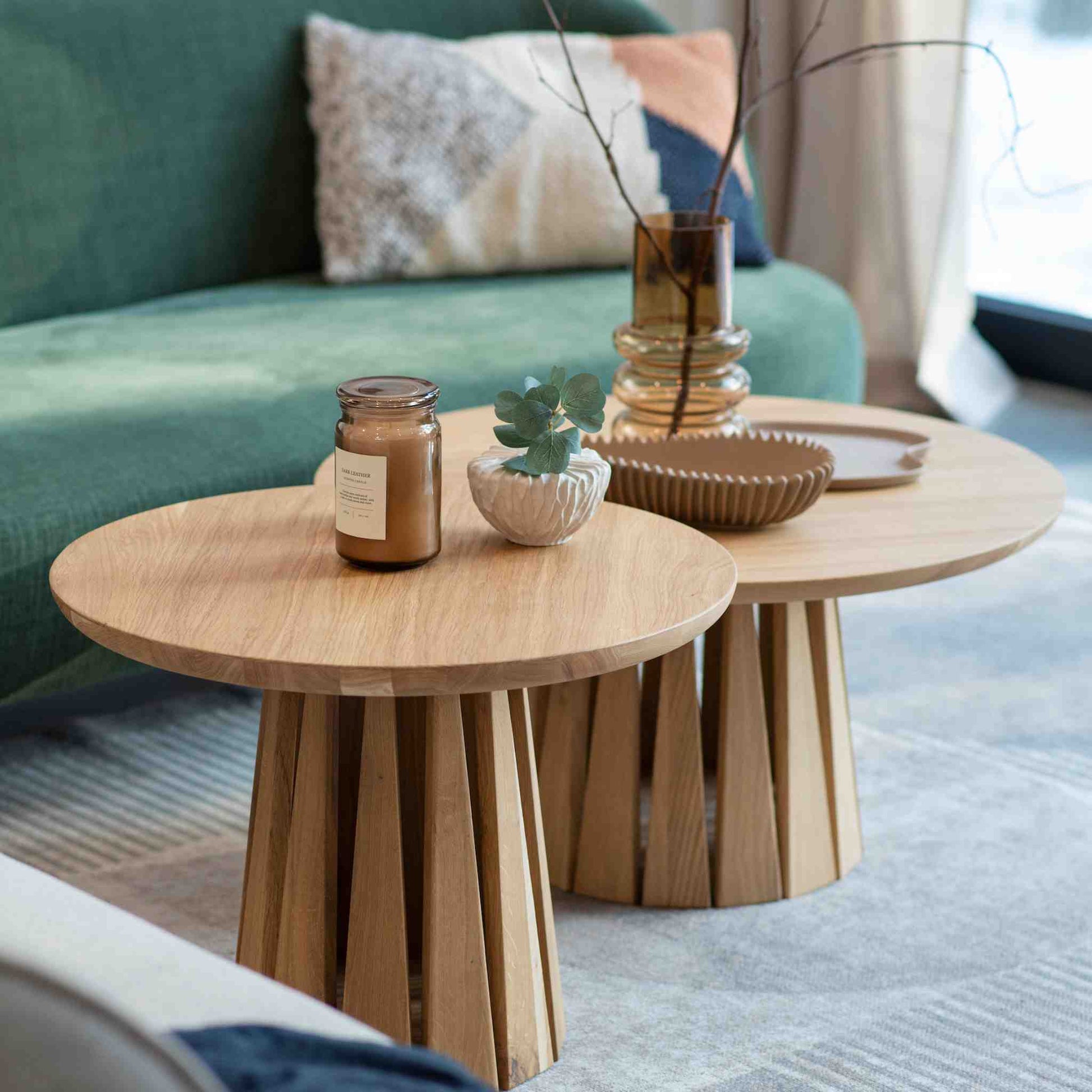 Interior arrangement with the ÉTAUDORÉ Rigi coffee tables made from solid oak wood